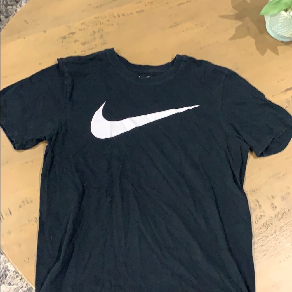 Black nike t shirt